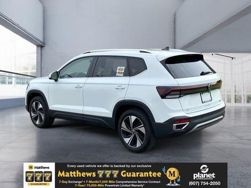 Pure White 2025 Volkswagen Taos 1.5T SE