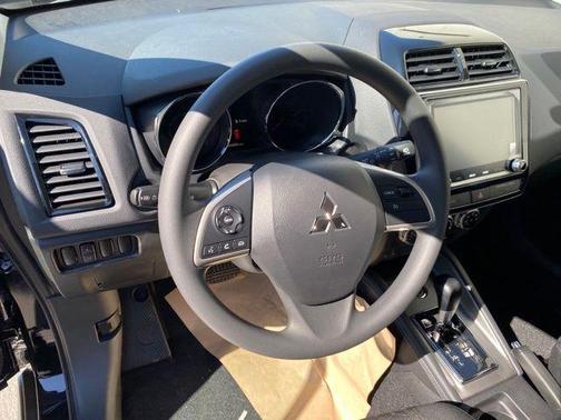 Labrador Black Pearl 2026 Mitsubishi Outlander Sport 2.0 ES