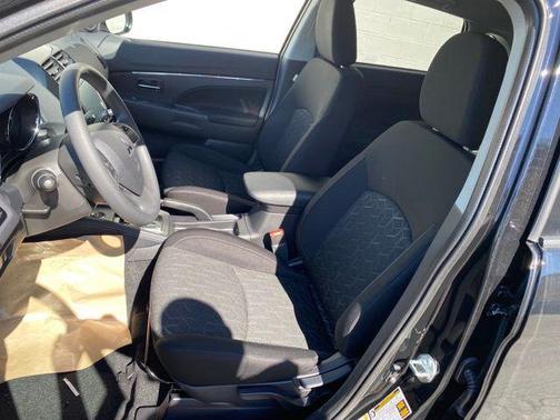 Labrador Black Pearl 2026 Mitsubishi Outlander Sport 2.0 ES
