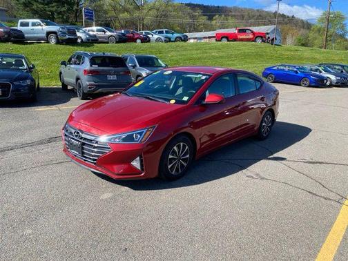 Scarlet Red 2019 Hyundai ELANTRA SE