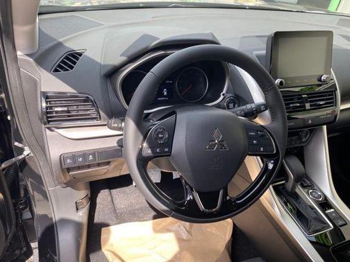 Labrador Black Pearl 2026 Mitsubishi Eclipse Cross SE
