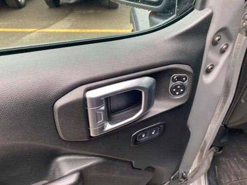 Sting-Gray Clearcoat 2020 Jeep Wrangler Willys 4x4