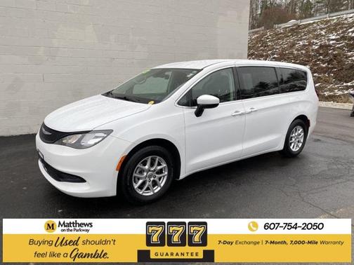 2023 Chrysler Voyager LX