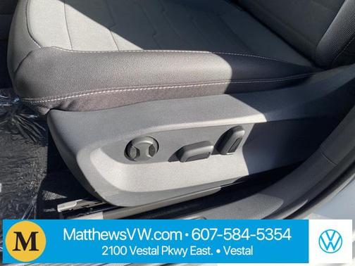 2025 Volkswagen Taos 1.5T SE Black