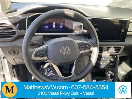 2025 Volkswagen Taos 1.5T SE Black