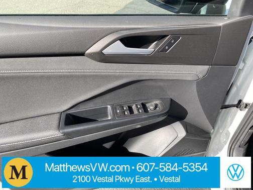 2025 Volkswagen Taos 1.5T SE Black