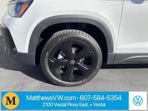 2025 Volkswagen Taos 1.5T SE Black