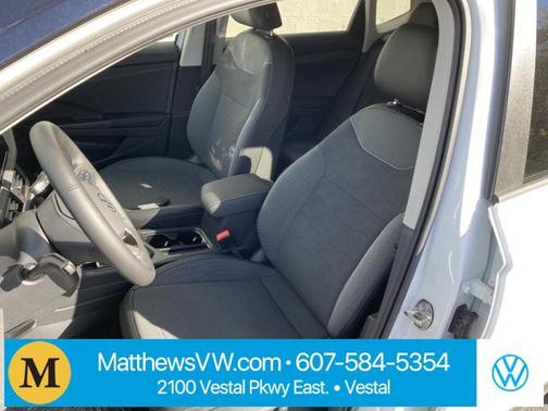 2025 Volkswagen Taos 1.5T SE Black