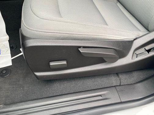 Summit White 2022 Chevrolet Colorado WT