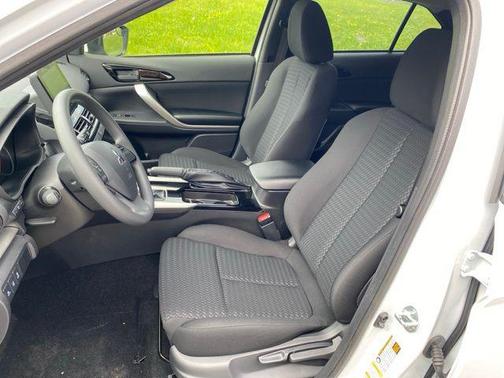 White Diamond 2026 Mitsubishi Eclipse Cross ES
