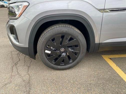 silver mist metallic 2026 Volkswagen Atlas Cross Sport 2.0T SE w/Technology 4MOTION