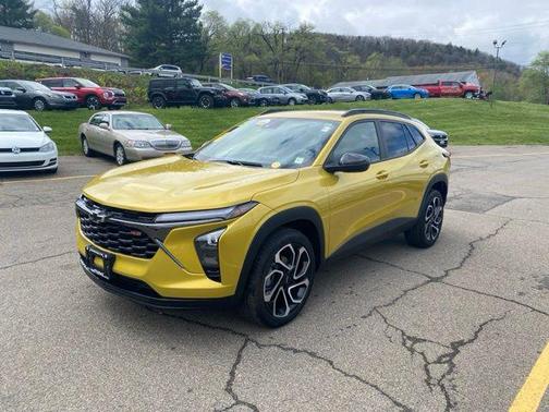 Nitro Yellow Metallic 2025 Chevrolet Trax FWD 2RS