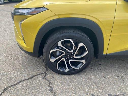Nitro Yellow Metallic 2025 Chevrolet Trax FWD 2RS