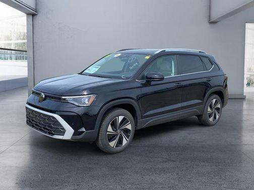 Deep Black Pearl 2026 Volkswagen Taos SE