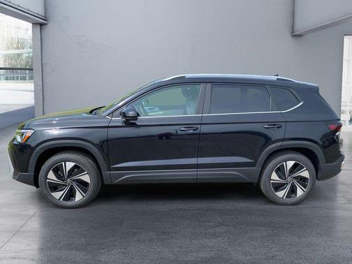 Deep Black Pearl 2026 Volkswagen Taos SE