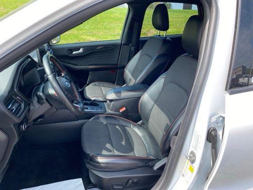 Oxford White 2023 Ford Escape ST-Line