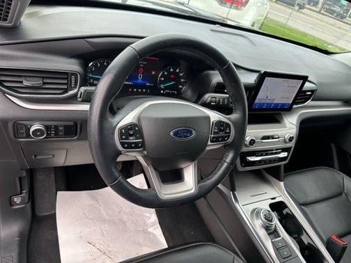Agate Black Metallic 2022 Ford Explorer XLT