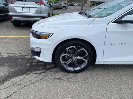 Summit White 2024 Chevrolet Malibu FWD 1LT