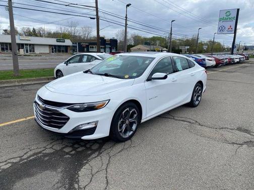 Summit White 2024 Chevrolet Malibu FWD 1LT