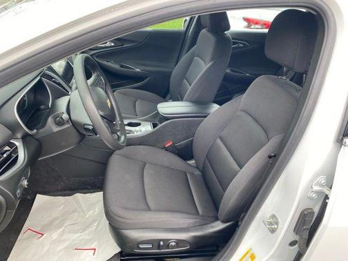 Summit White 2024 Chevrolet Malibu FWD 1LT