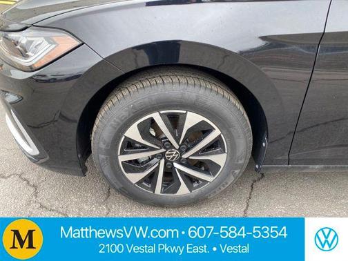 Deep Black Pearl 2026 Volkswagen Jetta 1.4T S