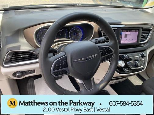 2022 Chrysler Voyager LX