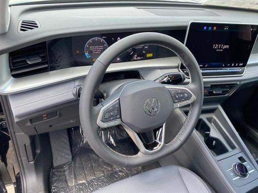 Deep Black Pearl 2026 Volkswagen Tiguan 2.0T SE 4MOTION