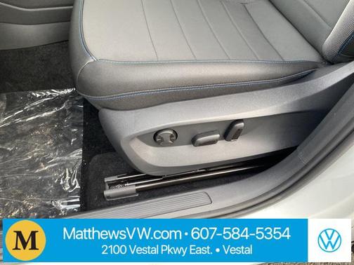 2024 Volkswagen Taos SE Black