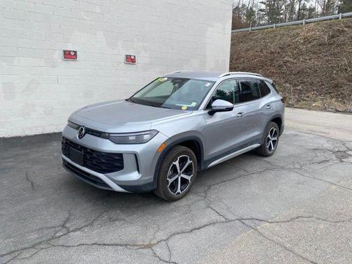 Platinum Gray Metallic 2025 Volkswagen Tiguan 2.0T SE 4MOTION