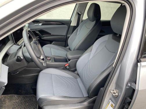 Platinum Gray Metallic 2025 Volkswagen Tiguan 2.0T SE 4MOTION