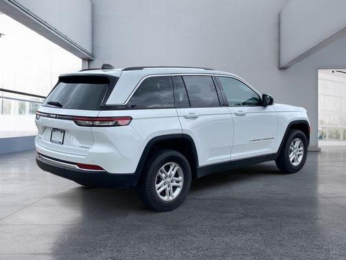Bright White Clearcoat 2023 Jeep Grand Cherokee Laredo