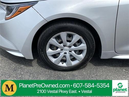 Photo 2 of 13 of 2020 Toyota Corolla LE
