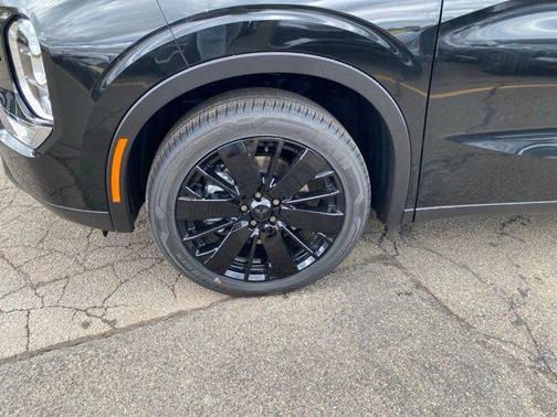 Black 2026 Mitsubishi Outlander LE 2.5 S-AWC