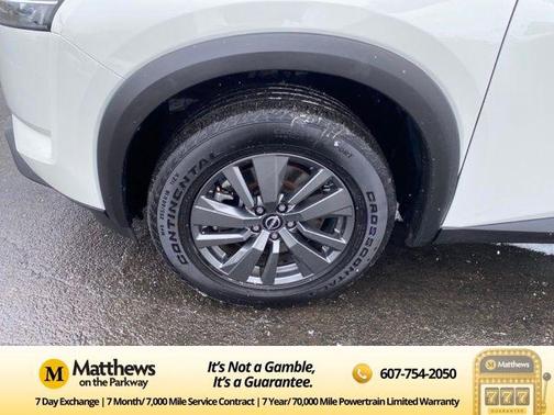 2022 Nissan Pathfinder S 4WD