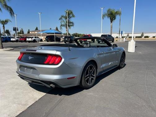 2022 Ford Mustang ECOBOOST PREMIUM