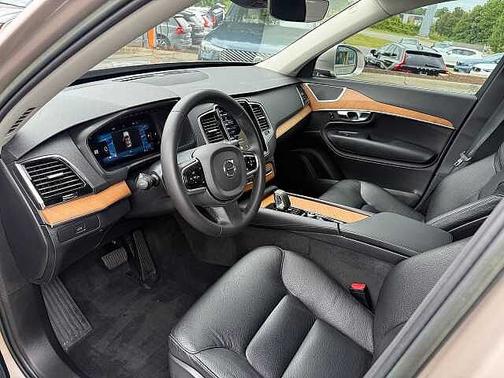 Bright Dusk 2023 Volvo XC90 Plus