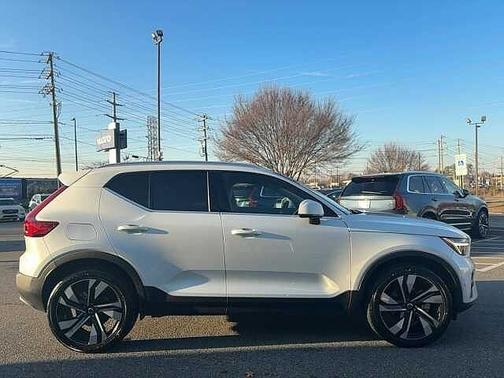 2024 Volvo XC40 Plus