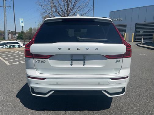 2023 Volvo XC60 B5 FWD Plus Dark
