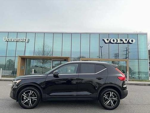2025 Volvo XC40 Core