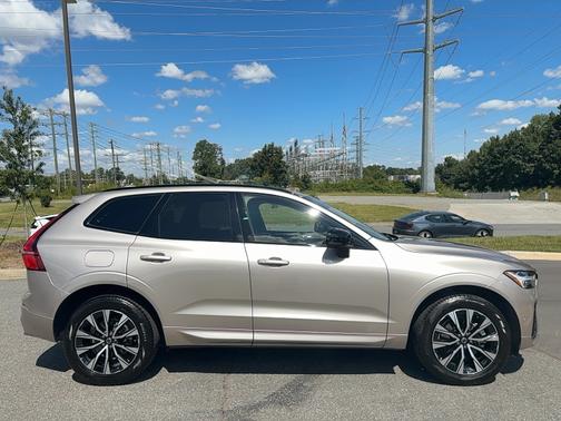 2025 Volvo XC60 B5 Plus