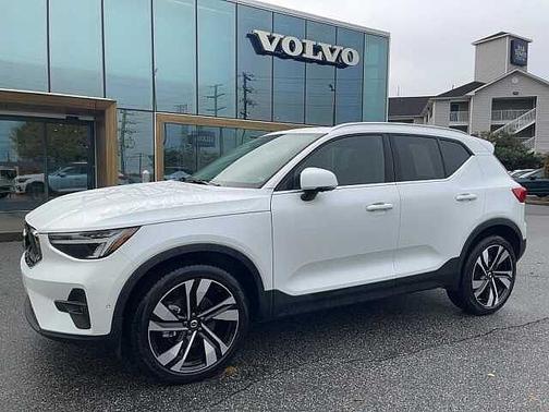 2025 Volvo XC40 Plus