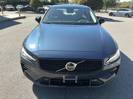 2024 Volvo S60 B5 Core Dark