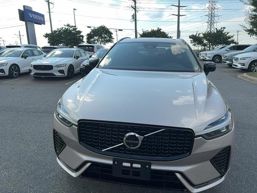 2025 Volvo XC60 B5 Plus