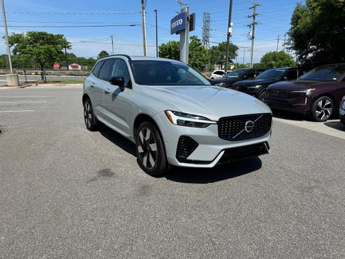 2025 Volvo XC60 Plug-In Hybrid T8 Plus
