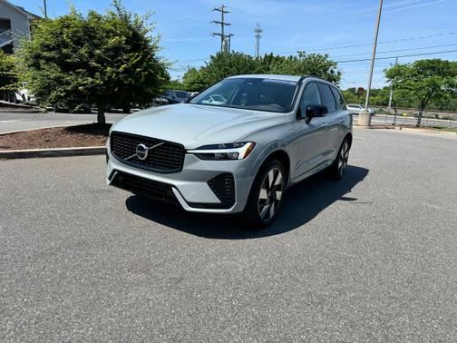 2025 Volvo XC60 Plug-In Hybrid T8 Plus