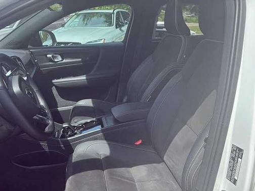 Crystal White 2023 Volvo C40 Recharge Pure Electric Plus