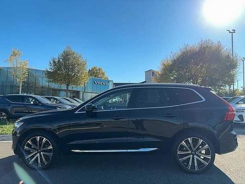 2023 Volvo XC60 B5 FWD Ultimate Bright