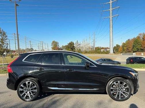 2023 Volvo XC60 B5 FWD Ultimate Bright