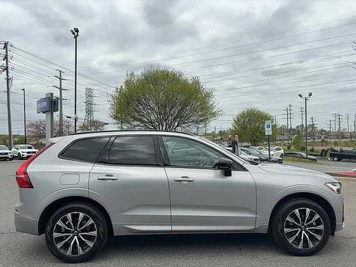 Silver Dawn 2024 Volvo XC60 Plus