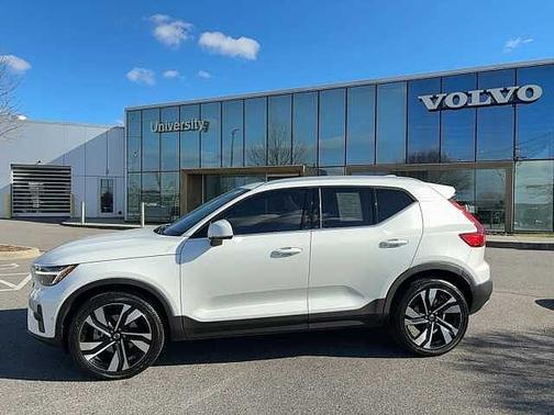2023 Volvo XC40 B5 AWD Ultimate Bright
